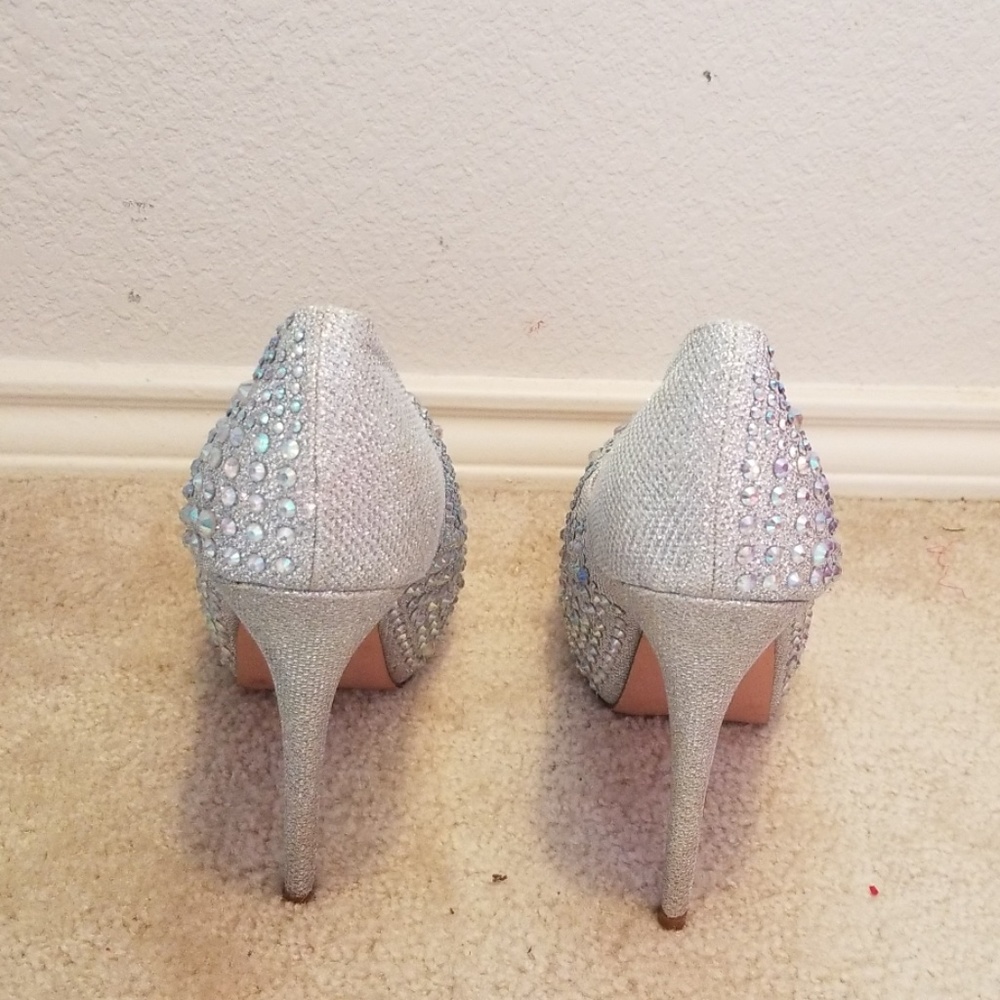 Shoes - Picture 4 of 4